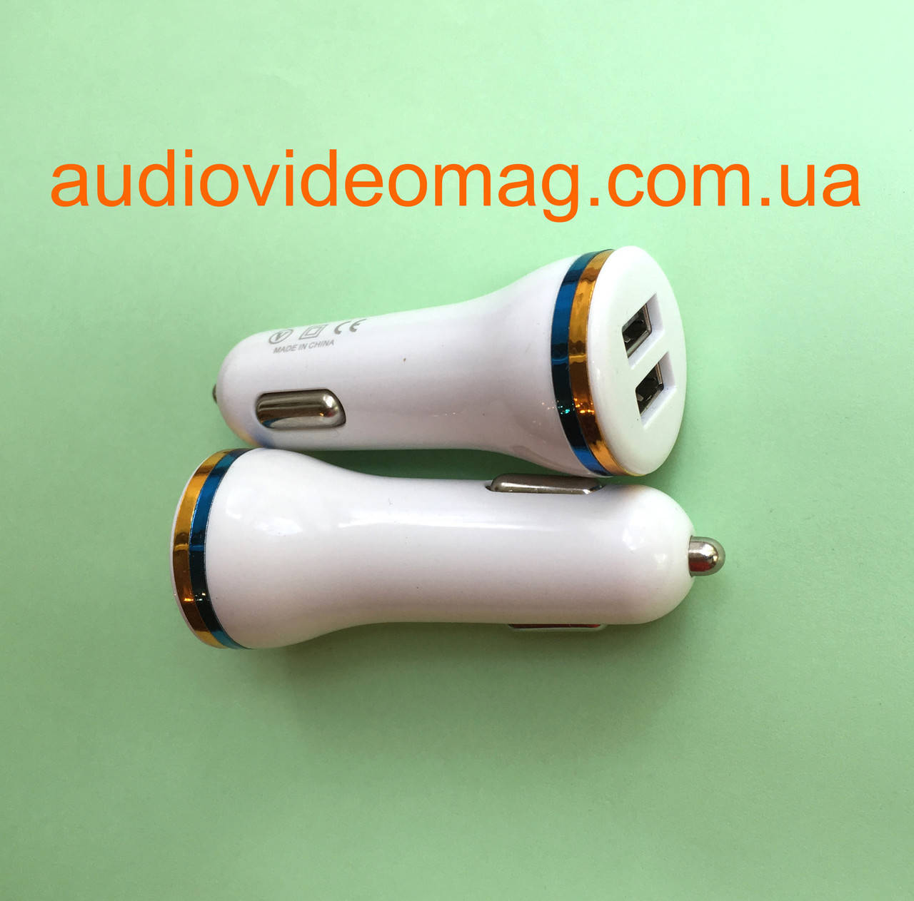 

Автомобильный адаптер питания USB 5V 1A два гнезда, белый