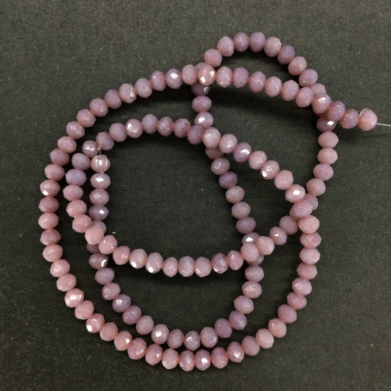 

Бусины на нитке Стекло рондель d=6мм лавандовый матовый (~95 бусин на на нитке)