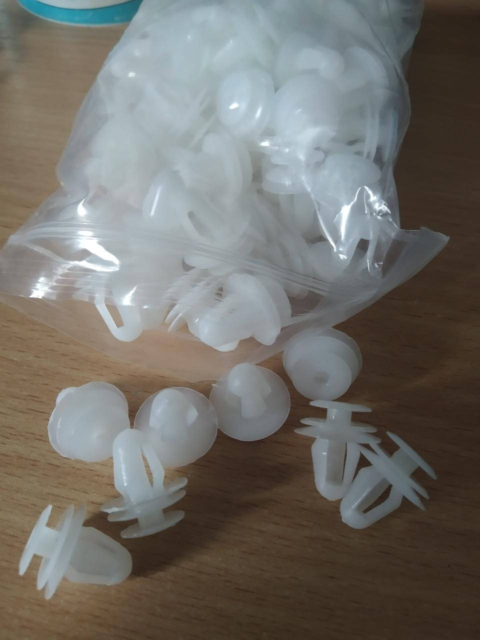 

Набор пластиковых крепежных автомобильных клипс 20 шт .