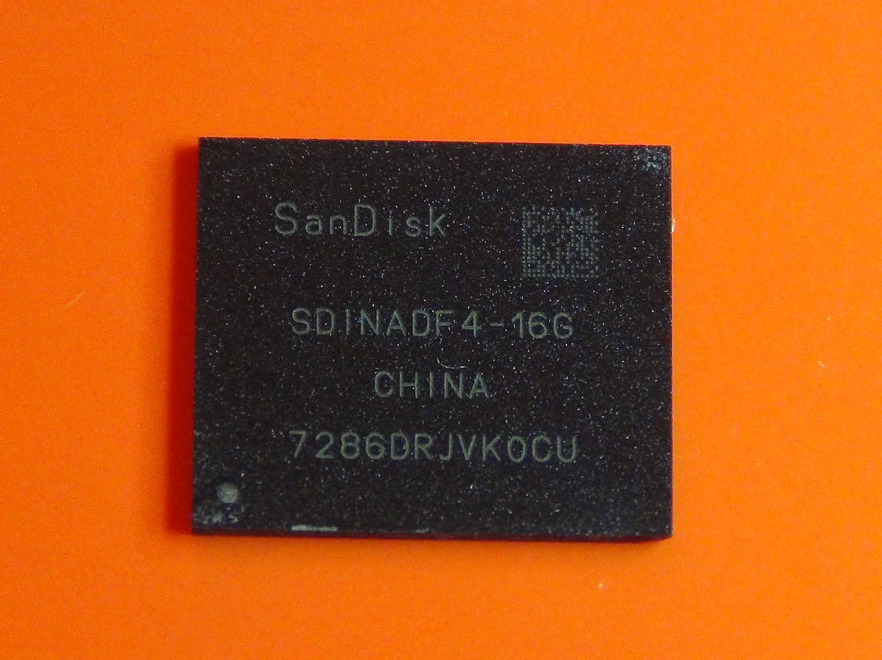 

Микросхема памяти SanDisk SDINADF4-16G Описание