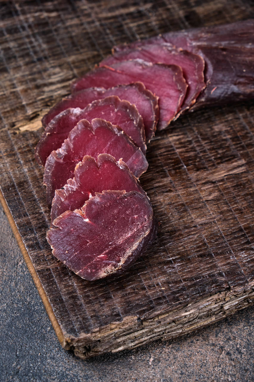 

Бастурма Кавказская говяжья (100 г) сырокопченая говядина