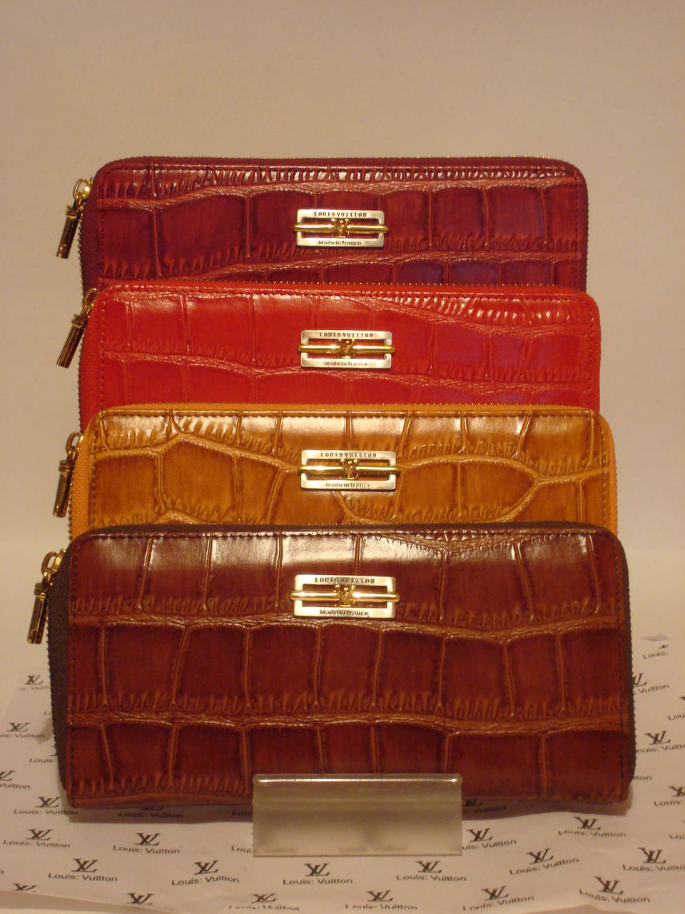 

Женский кожаный кошелек Louis Vuitton