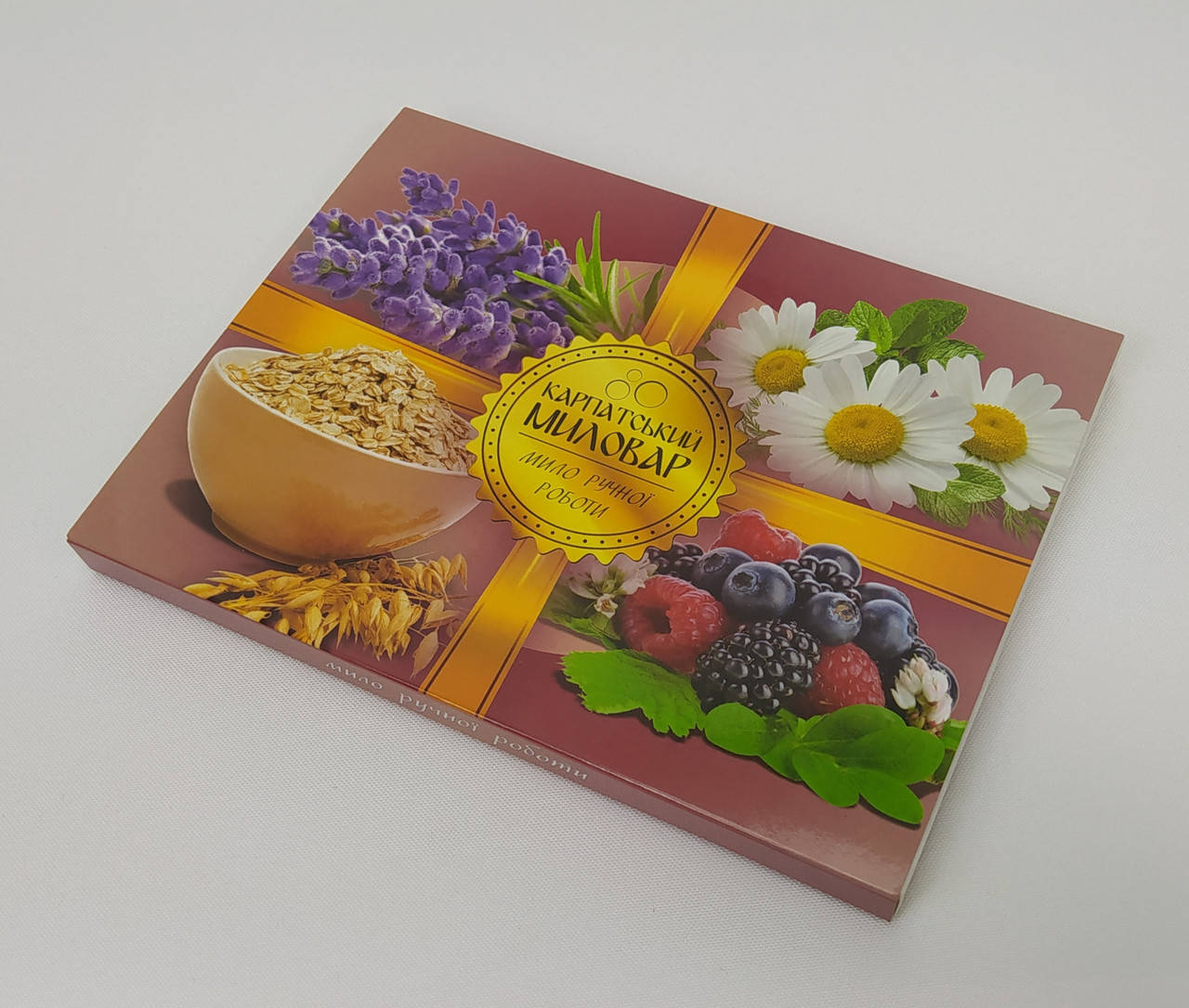 

Натуральное мыло ручной работы с ароматом ромашка, лаванда, лесные ягоды, овсяный скраб