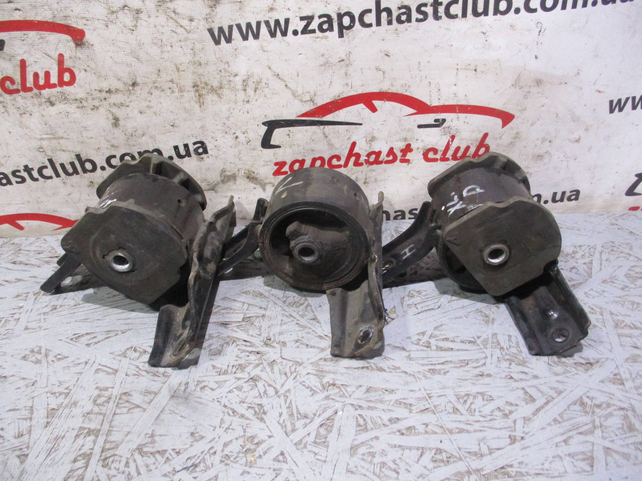 

Подушка двигателя правая 1091A180, MN184297 995513 Outlander XL Mitsubishi