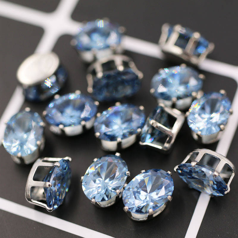 

Кубический циркон в оправе овальной формы 6х8 мм, камень голубой, 1 шт