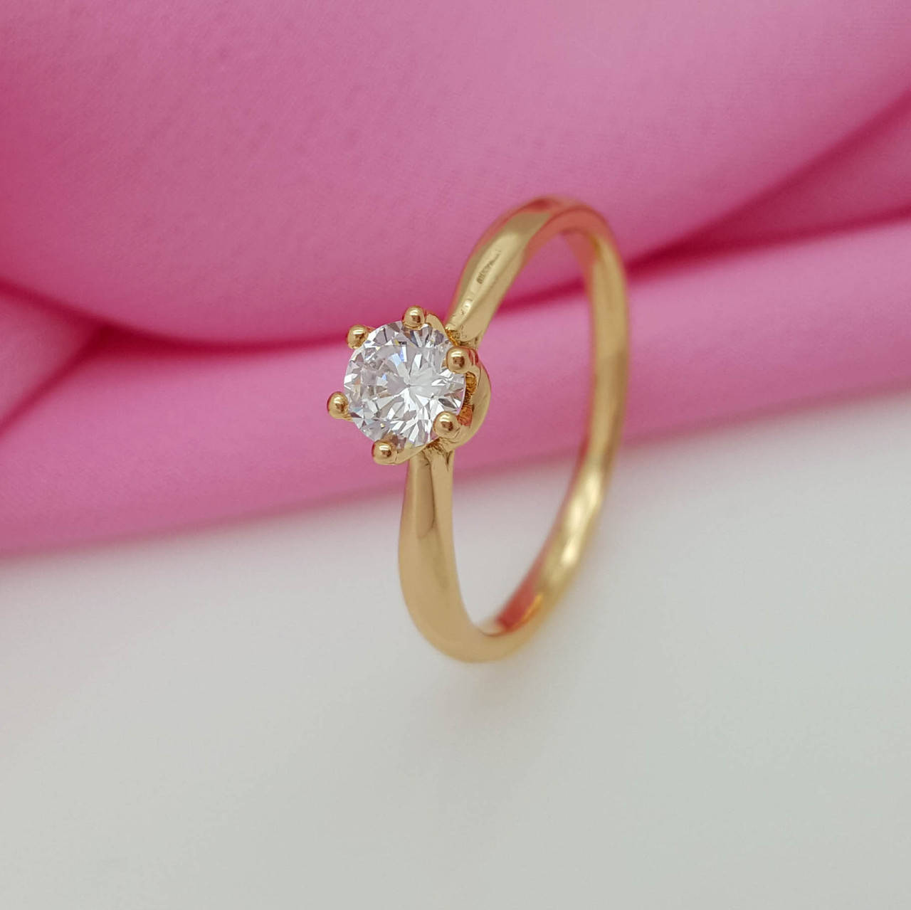 

Кольцо Классика с мерцающим камешком, р.19,5, медсталь Xuping, 18К