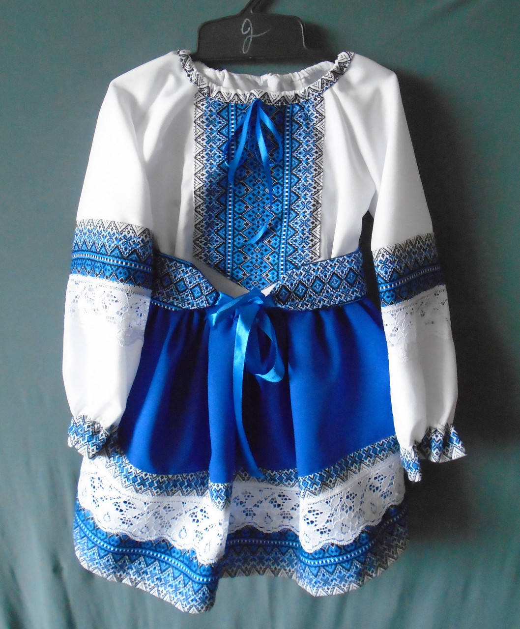 

Костюм - вишиванка для дівчинки 4-5 років
