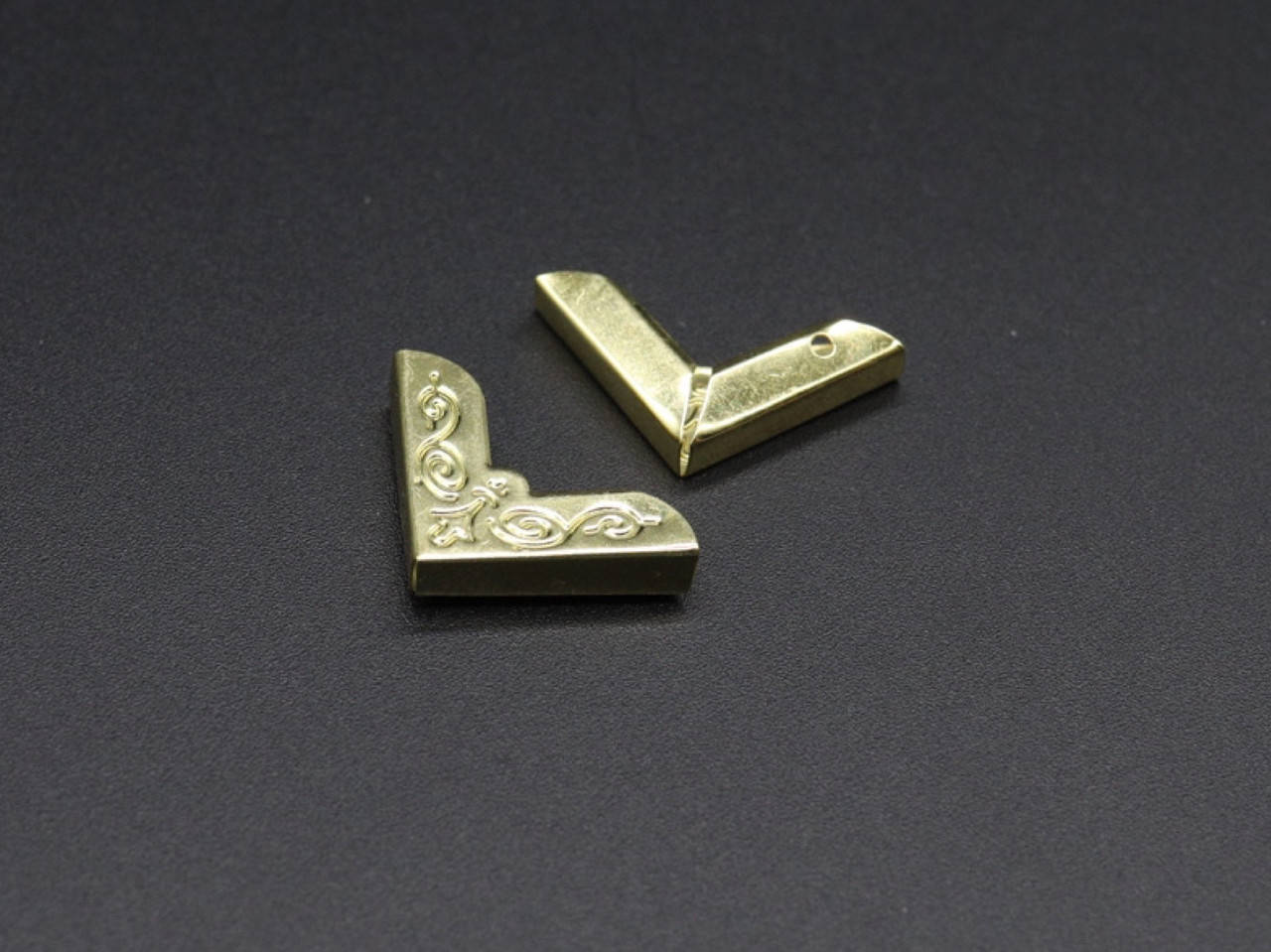 

Уголок для папок. Цвет "золото".20х5мм, Золотистый