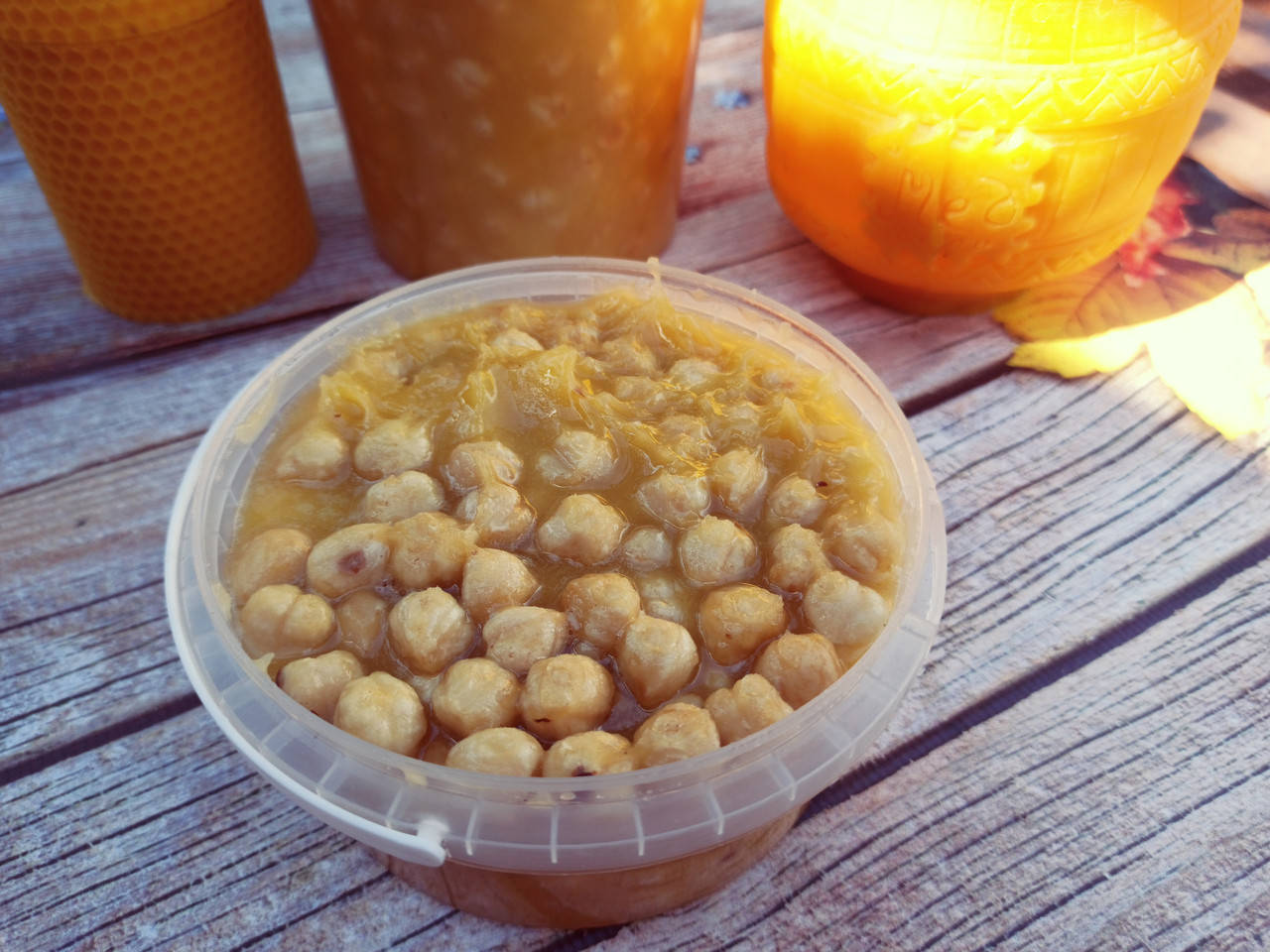 

Фундук в меду подсолнуха 0,5 л (600 грамм)