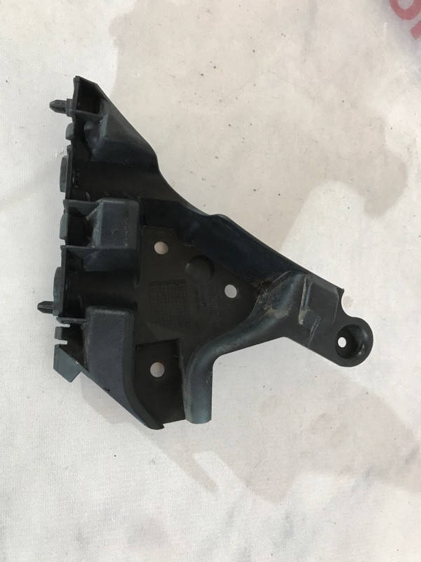 

Крепление бампера Volvo Xc60 2.0L TFSI 2015 года перед. лев. (б/у) 31383163