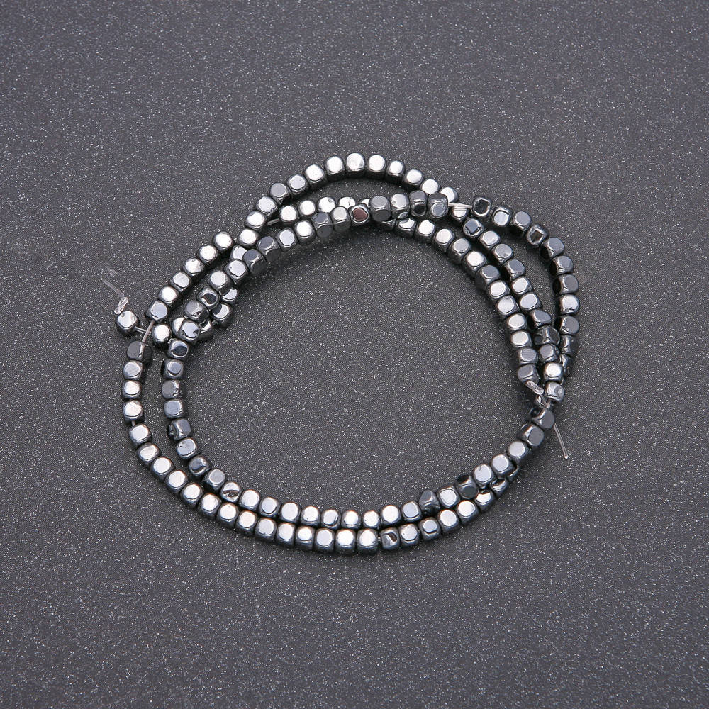 

Бусины из Гематита нитка кубик d-3х3(+-)мм L-40см