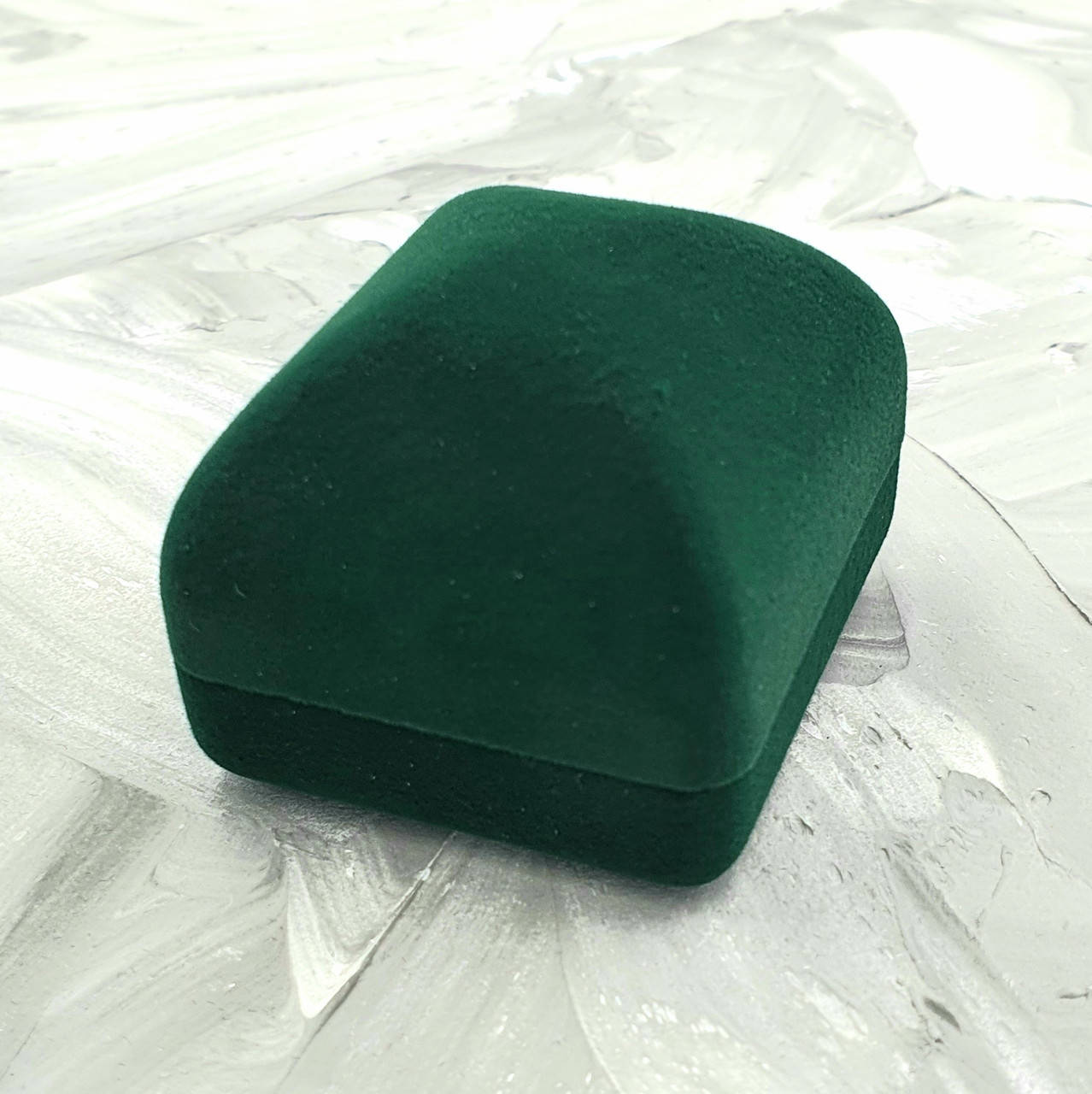 

Футляр 32444 изумрудный бархат для кольца сережек размер 5х4.5 см