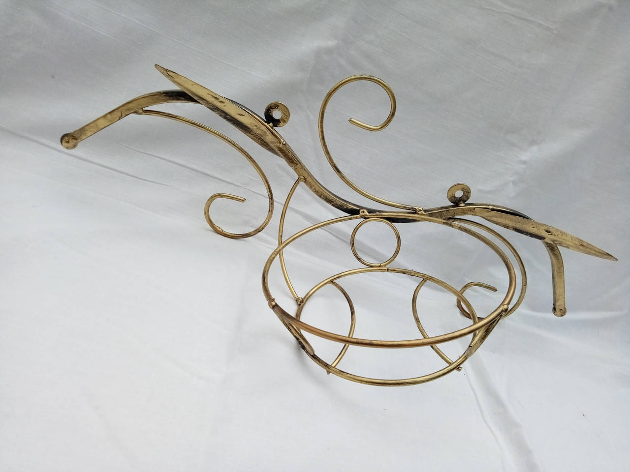 

Подставка пристенная кованая для цветов на 1 вазон