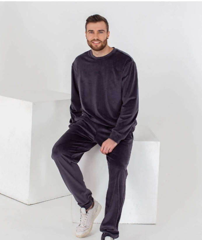 

Велюровий костюм мужской