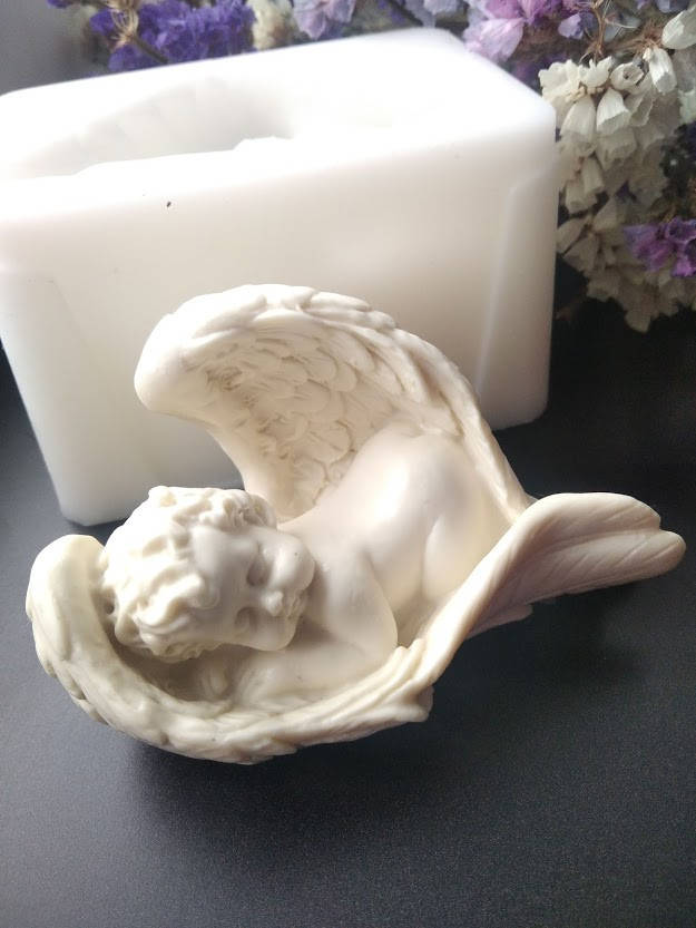 

Молд малыш в крыльях