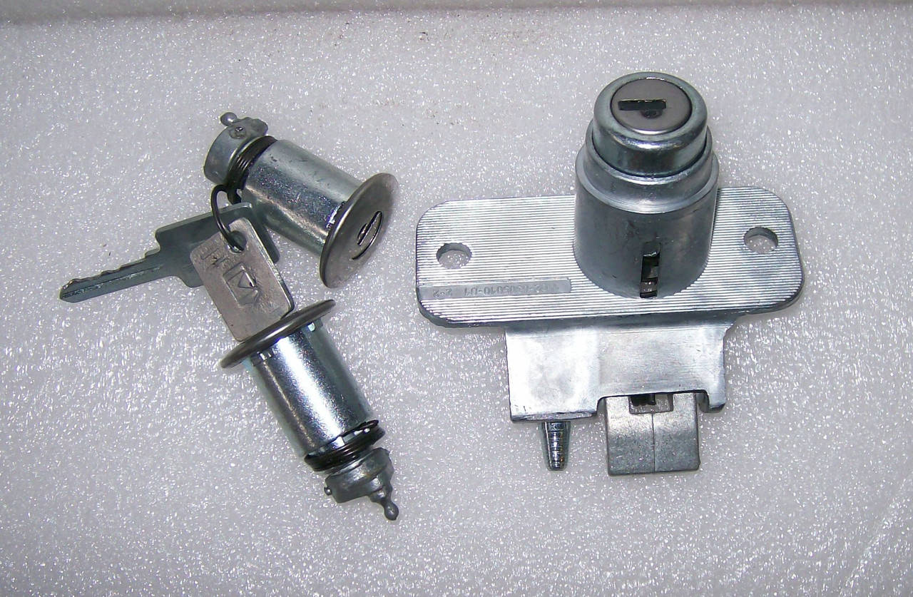 

Комплект личинок и замок багажника Таврия