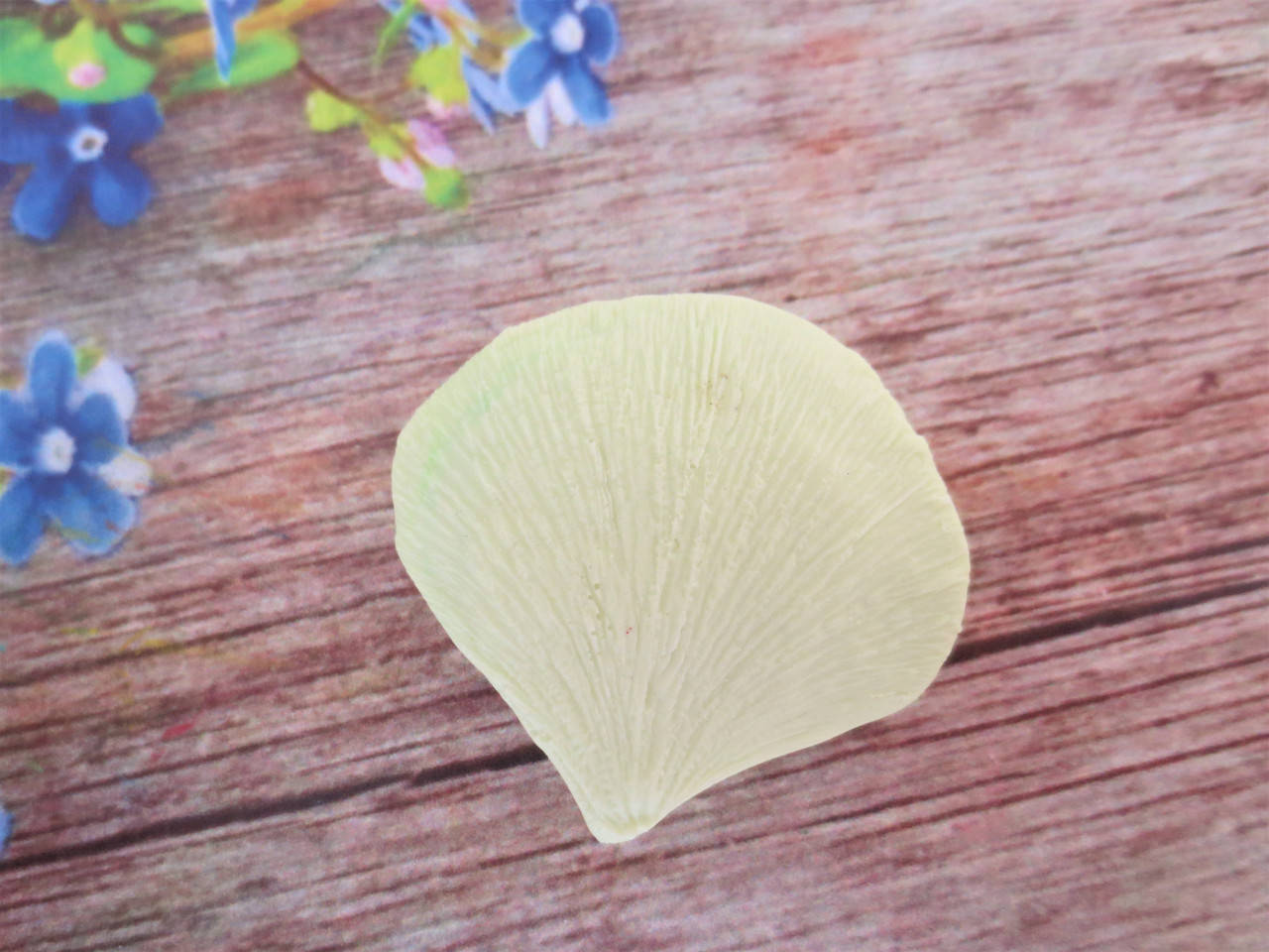 

Молд "Лепесток универсальный" (р-р 3,5 х 4 см)