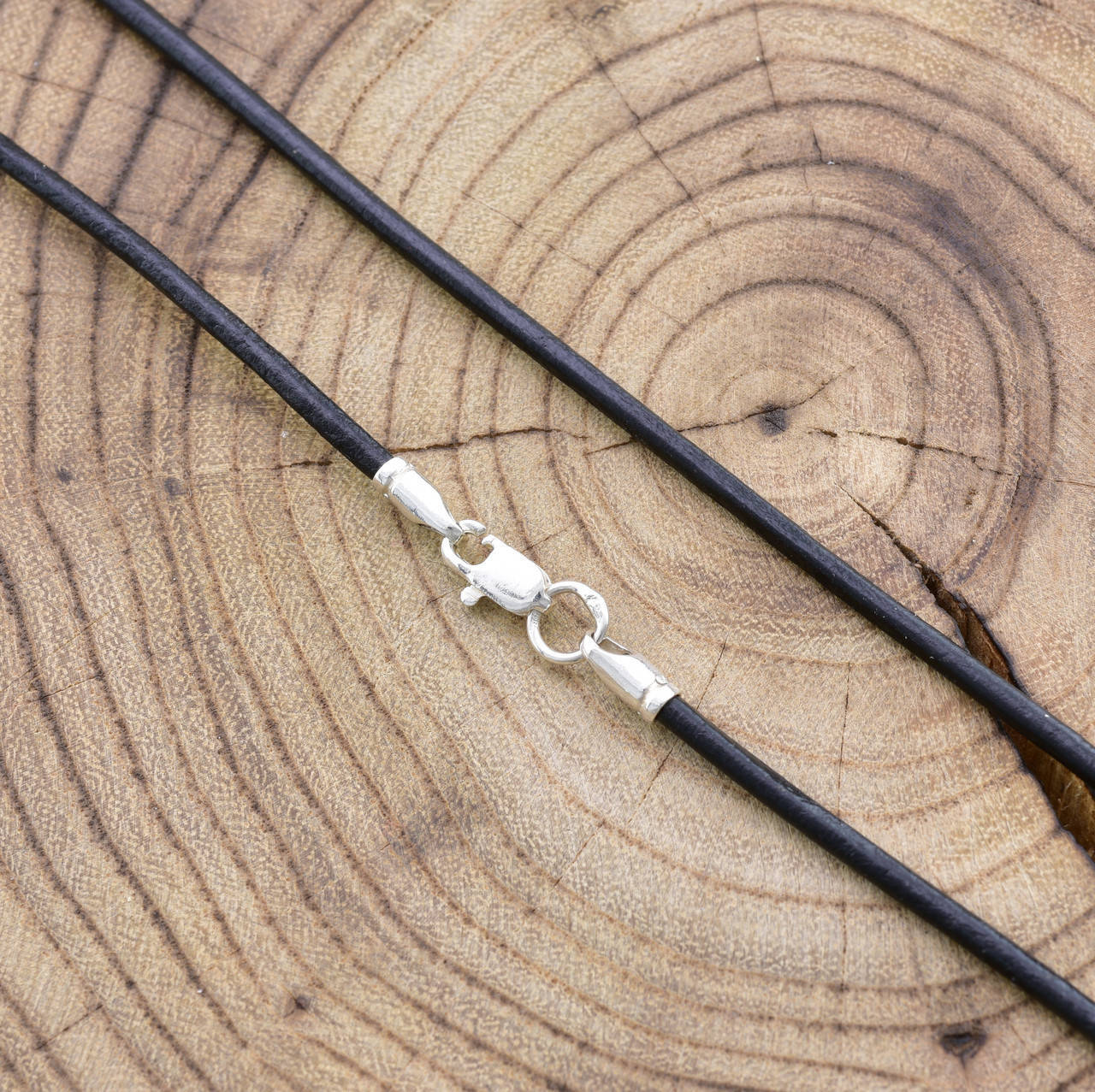 

Шнурок из эко-кожи цвет черный ширина 2 мм вес серебра 0.7 г длина 60