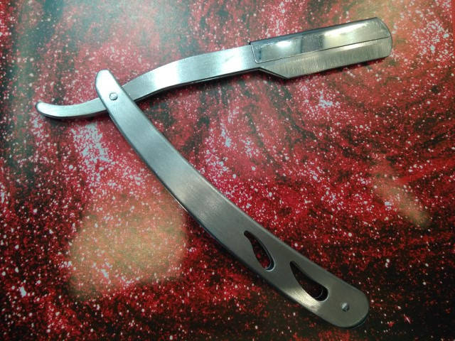 

Небезпечна Бритва металеві повністю