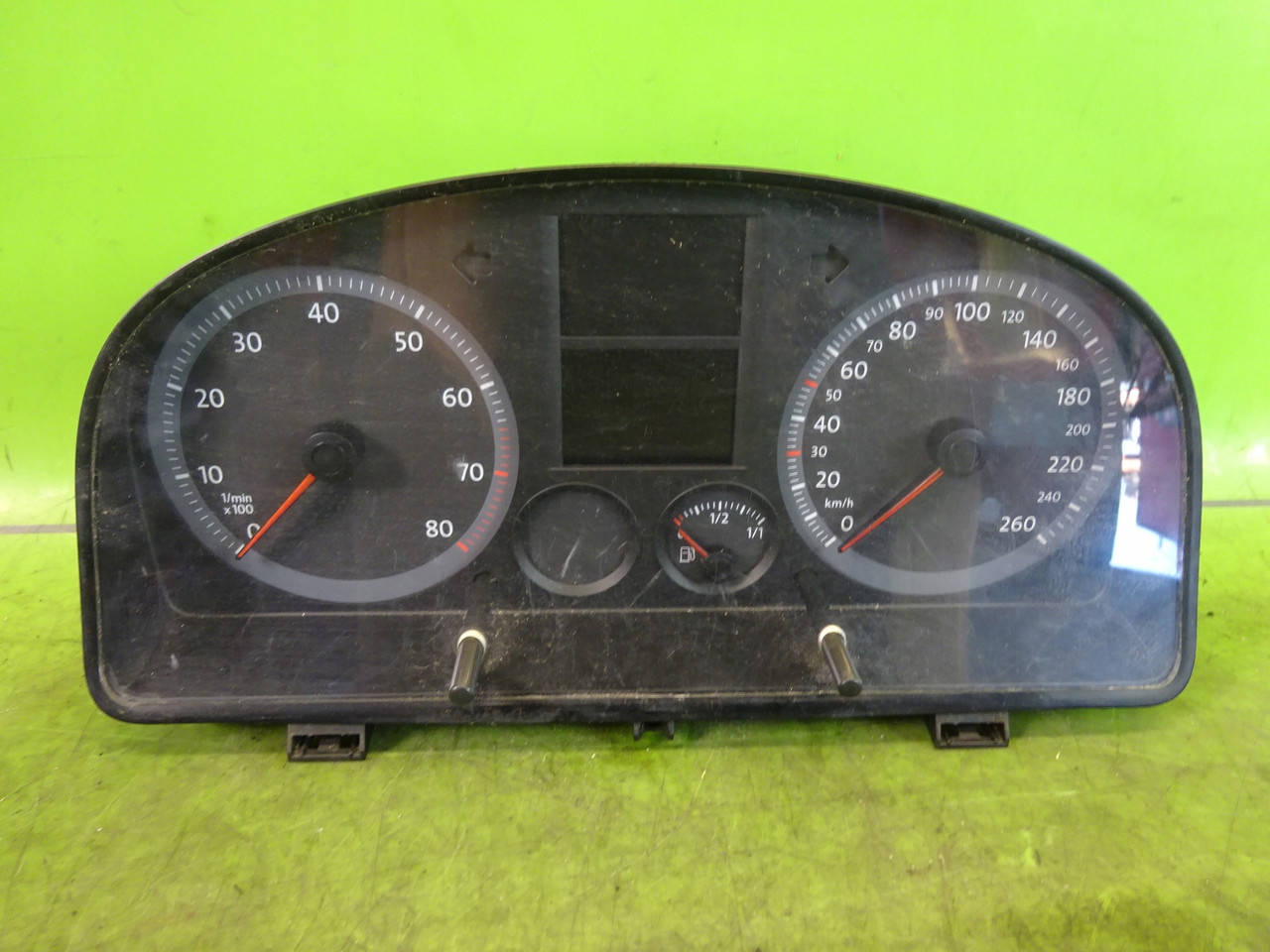 

Панель приборов ЧАСЫ VW CADDY II 1.4 B 04r под заказ 2-4 дн