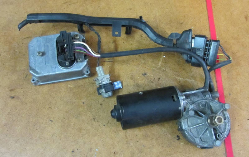 

Моторчик стеклоочистителя(+ блок управления) Volkswagen Sharan / Seat Alhambra 1995-2010