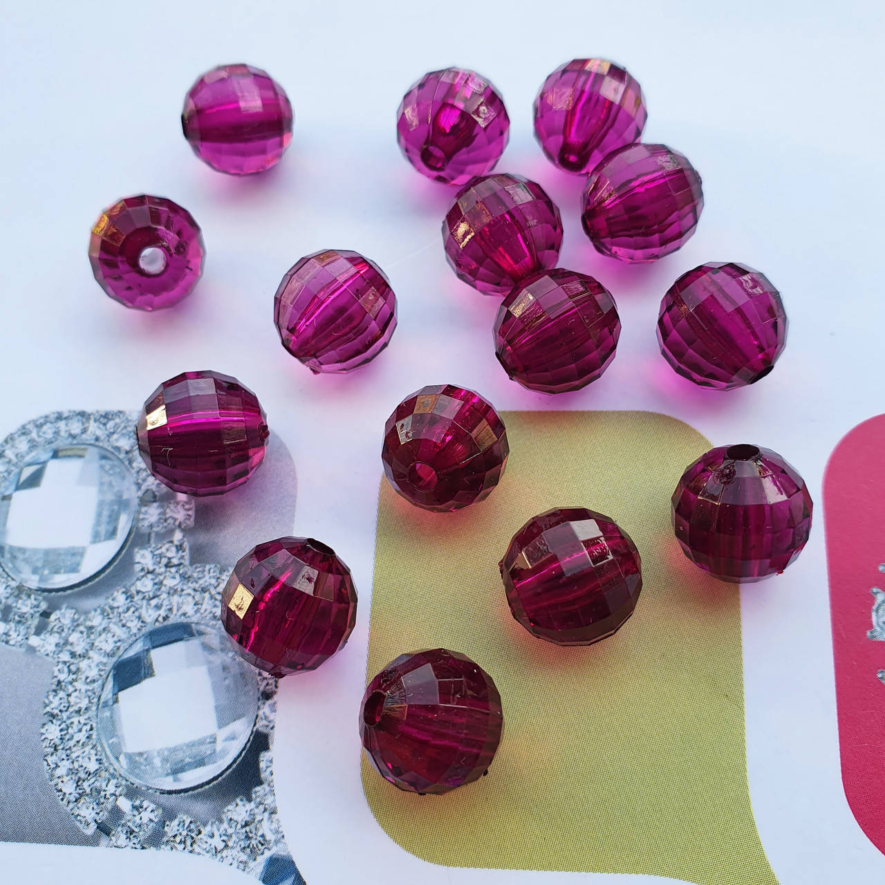 

Пластикова намистина, гранована куля, вишнева 8 мм, 20 г