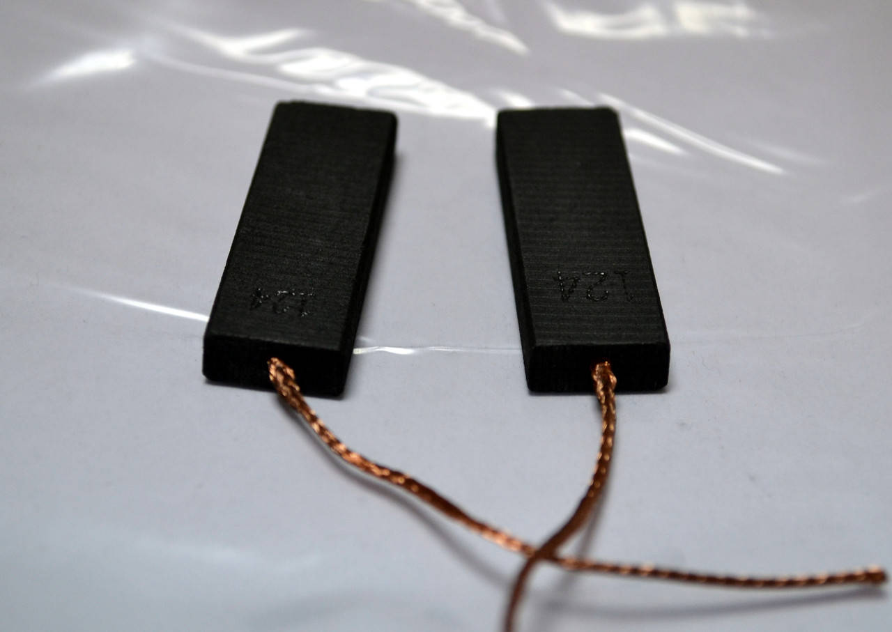 

Щетки двигателя для стиральной машинки универсальные 5*13,5*40mm (клееные,провод по центру)