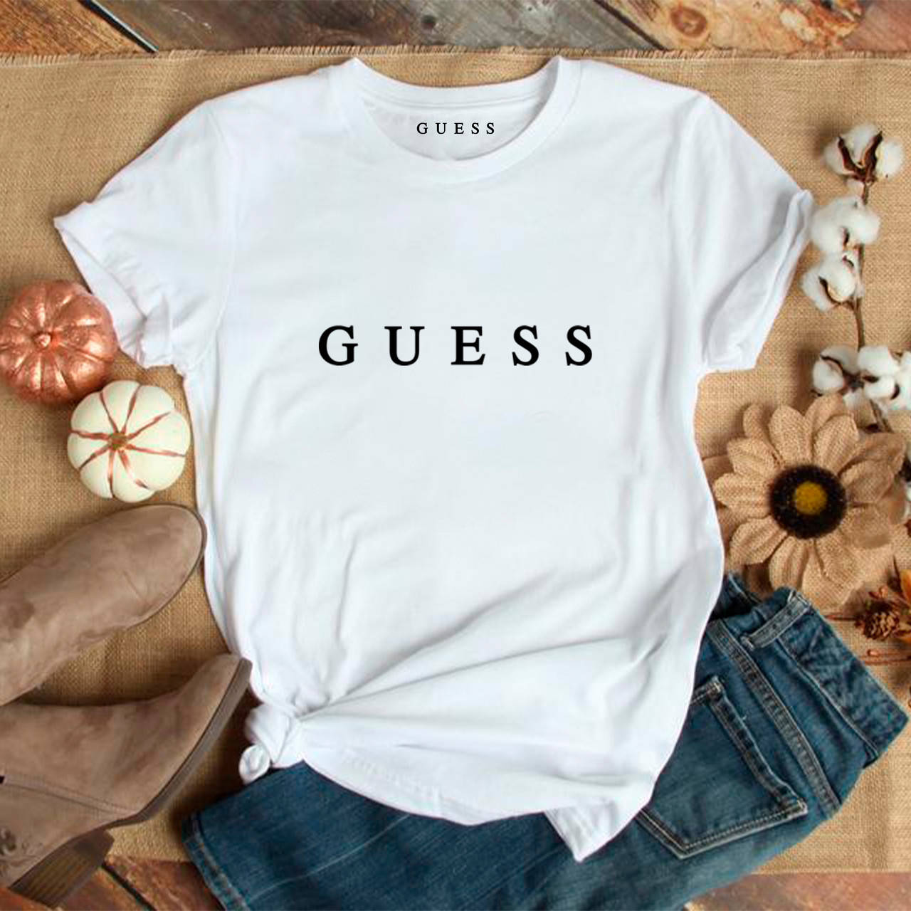 

Женская футболка Guess белая Гесс, Белый