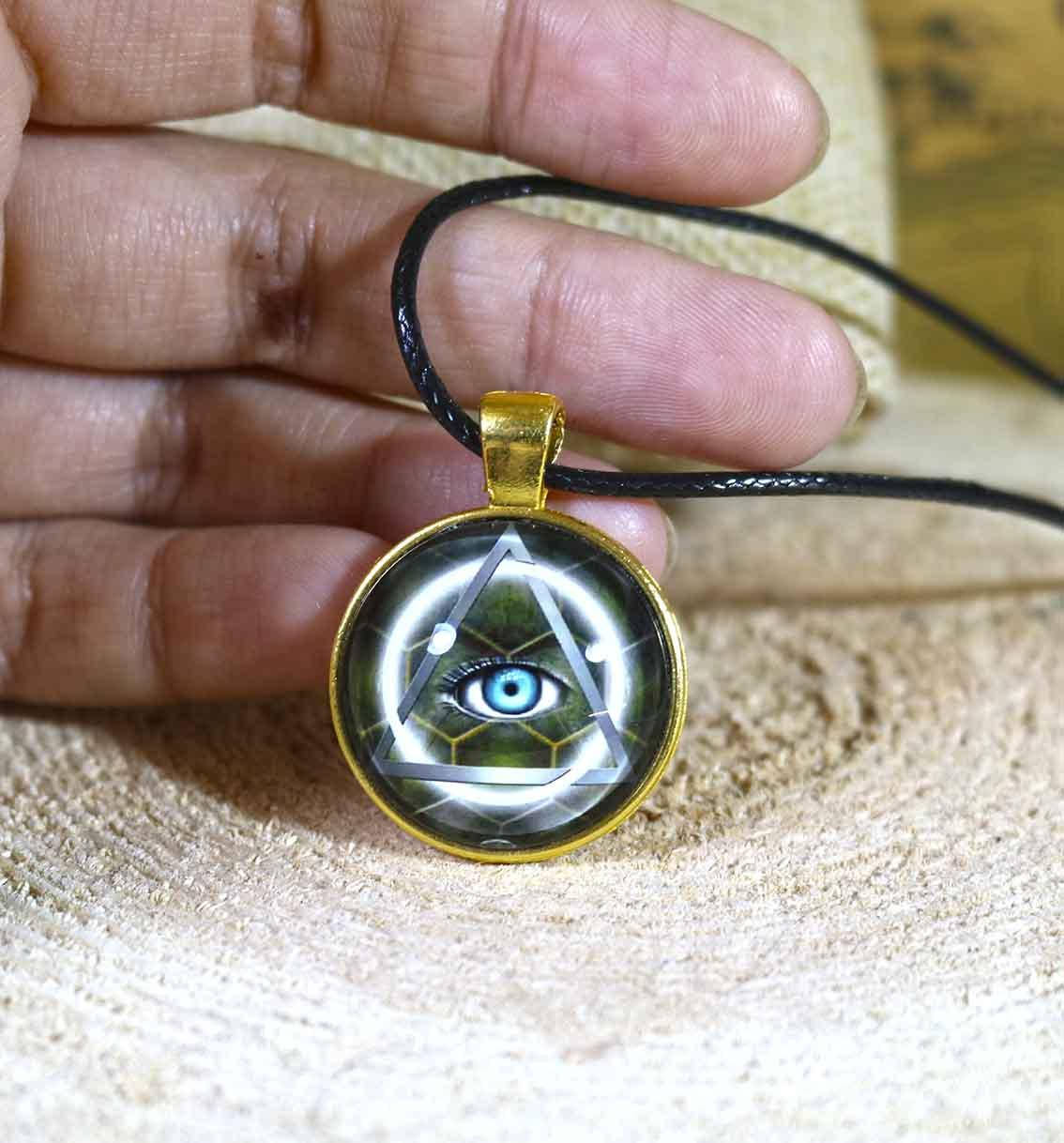 

Кулон масонский с цветным глазом