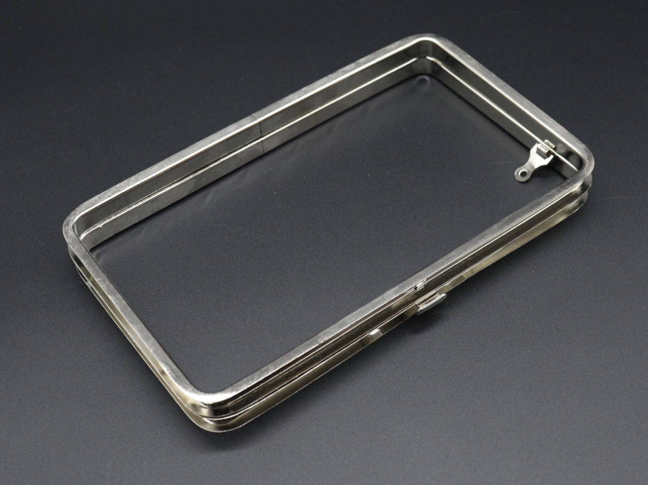 

Фермуар. Цвет серебро. 18,5х11см