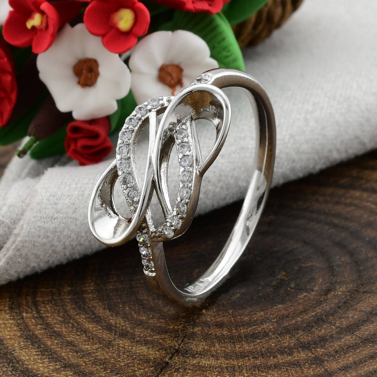 

Кольцо Xuping 14708 ширина 8 мм белые фианиты позолота Белое золото размер 18