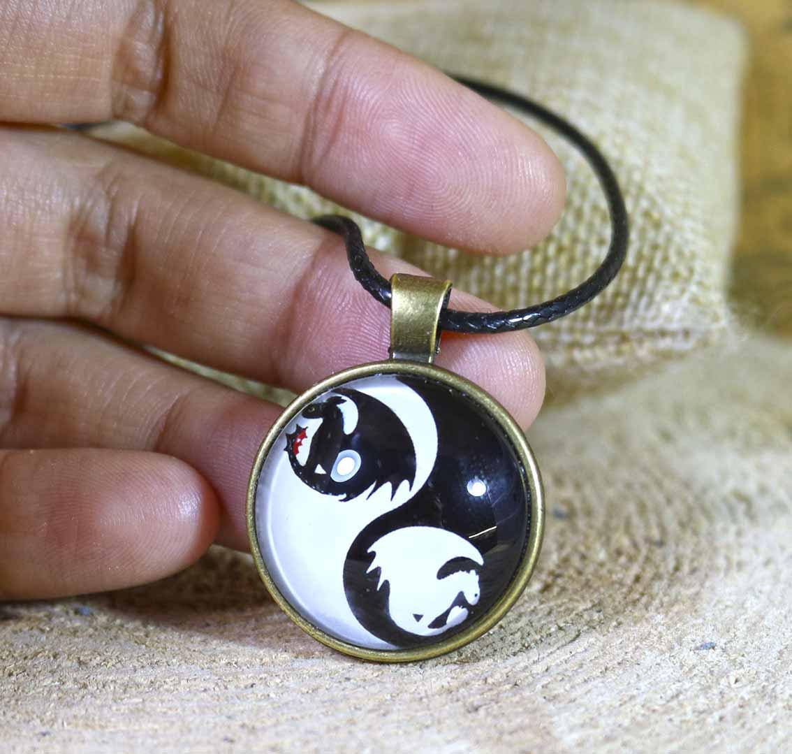 

Кулон Как приручить дракона "День и Ночь"