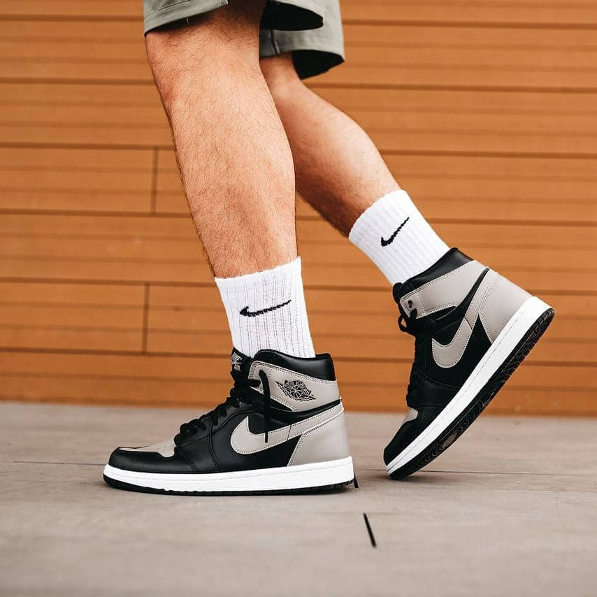 

Кроссовки в стиле Nike Air Jordan 1 Hi OG Black\Grey 43, Разные цвета