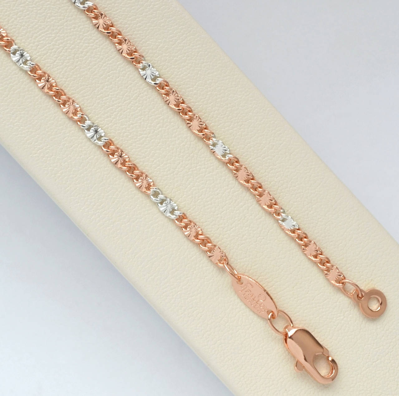 

Цепочка плетение скрепка с алмазным гранением покрытие белым и розовым золотом 18к длина 50 см. ширина 2.2 мм.