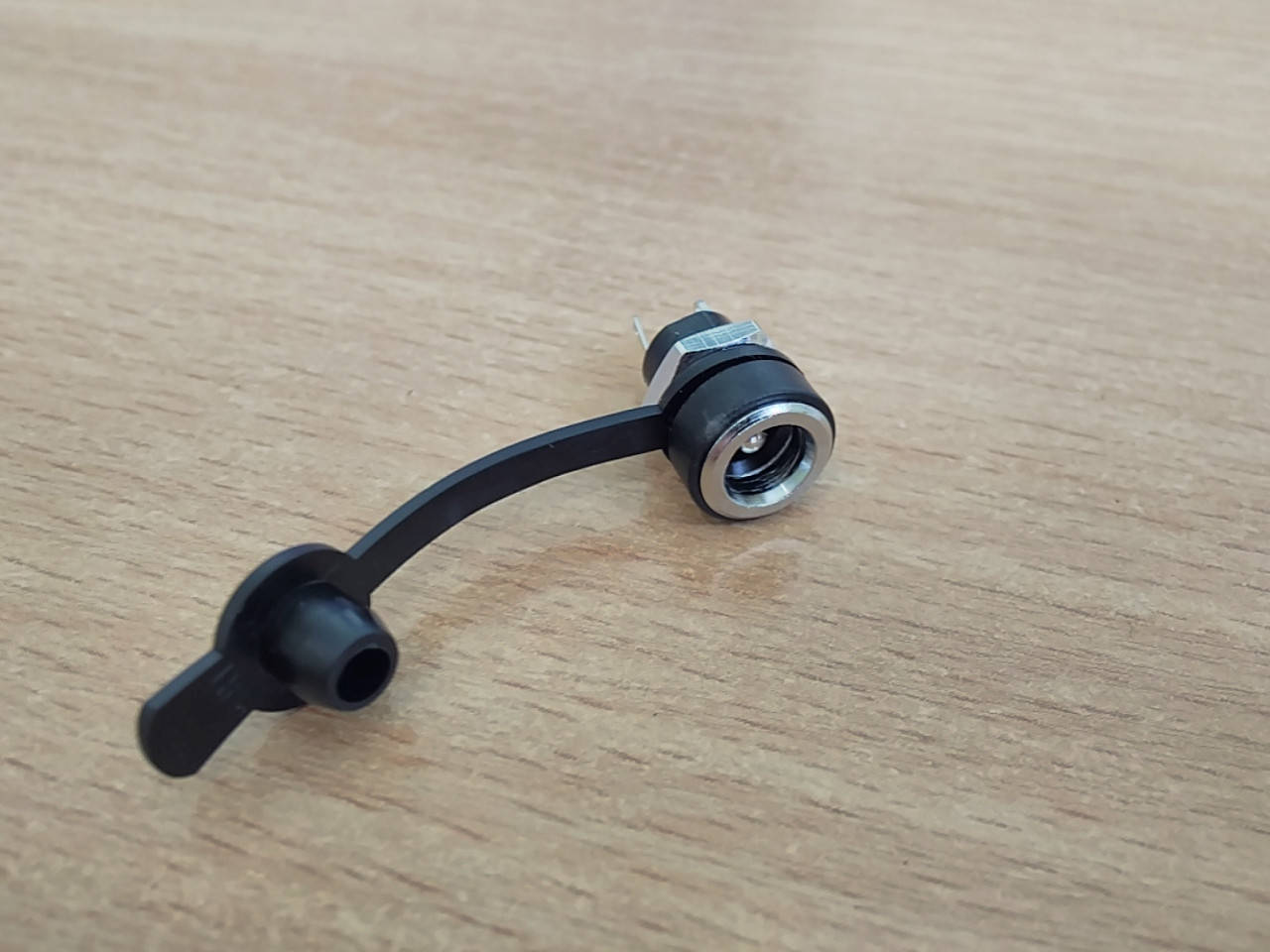 

DC гнездо, разъем питания 5.5x 2.1mm (Мама) Врезное с Заглушкой