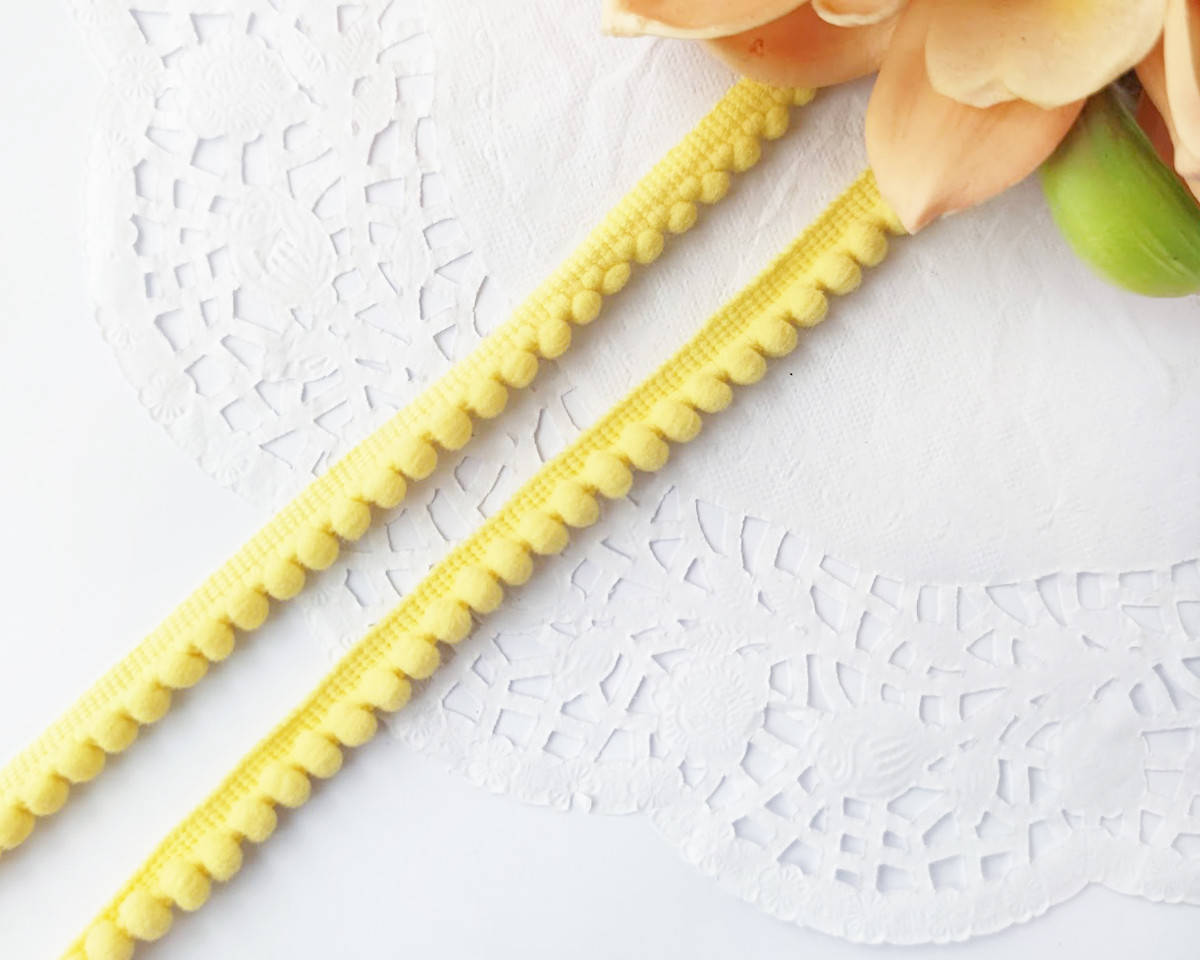 

Тесьма с помпонами желтая 0.6 см (1м/п), Желтый