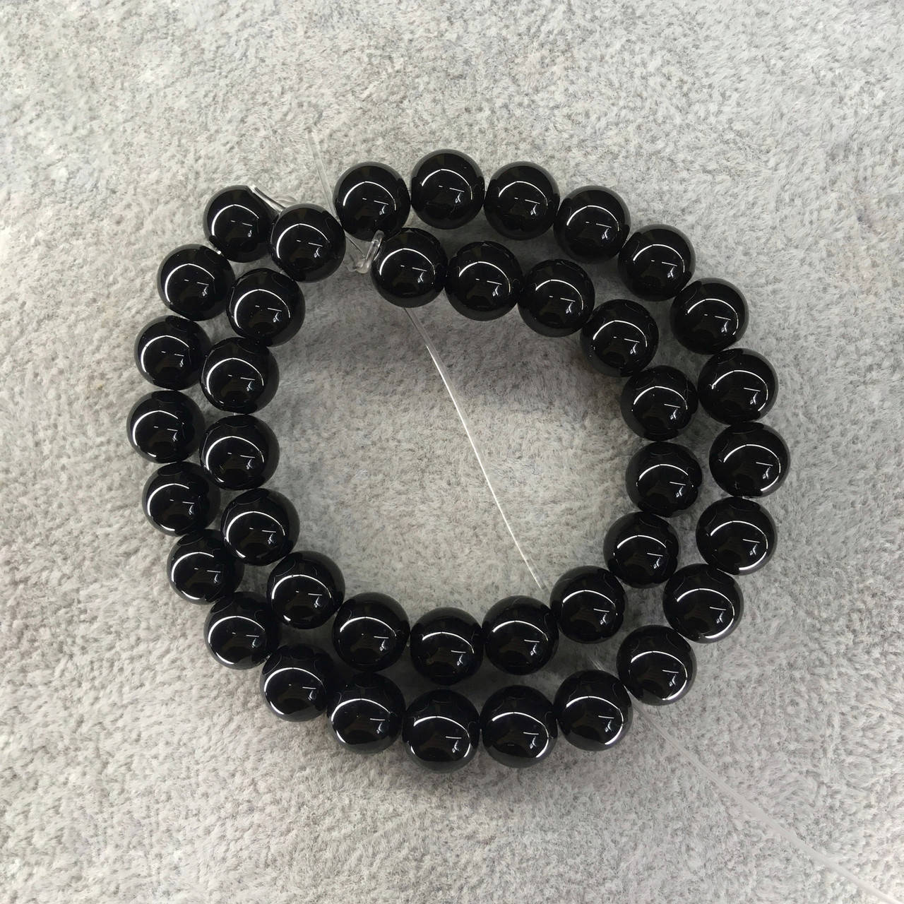 

Бусины на нитке натуральный камень Агат (кварц) гладкий шарик d=10мм длина - 38 см