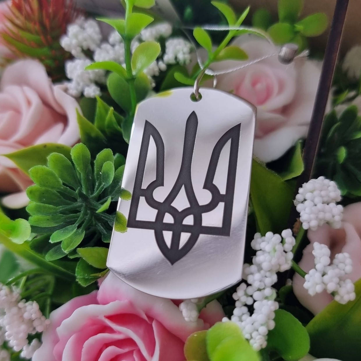 

Жетон серебряный с Гербом Украины и гравировкой на обороте
