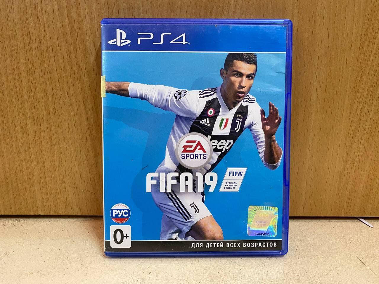 

FIFA 19 (PS4, Русская версия)