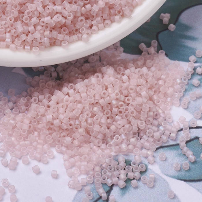 

Бисер MIYUKI Delica 11/0 Стекло 1.3х1.6мм Отверстие 0.8мм Цвет: DB0868 Розовый около 200шт/1гр