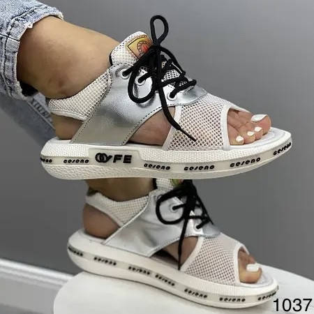 

Женские спортивные босоножки белые