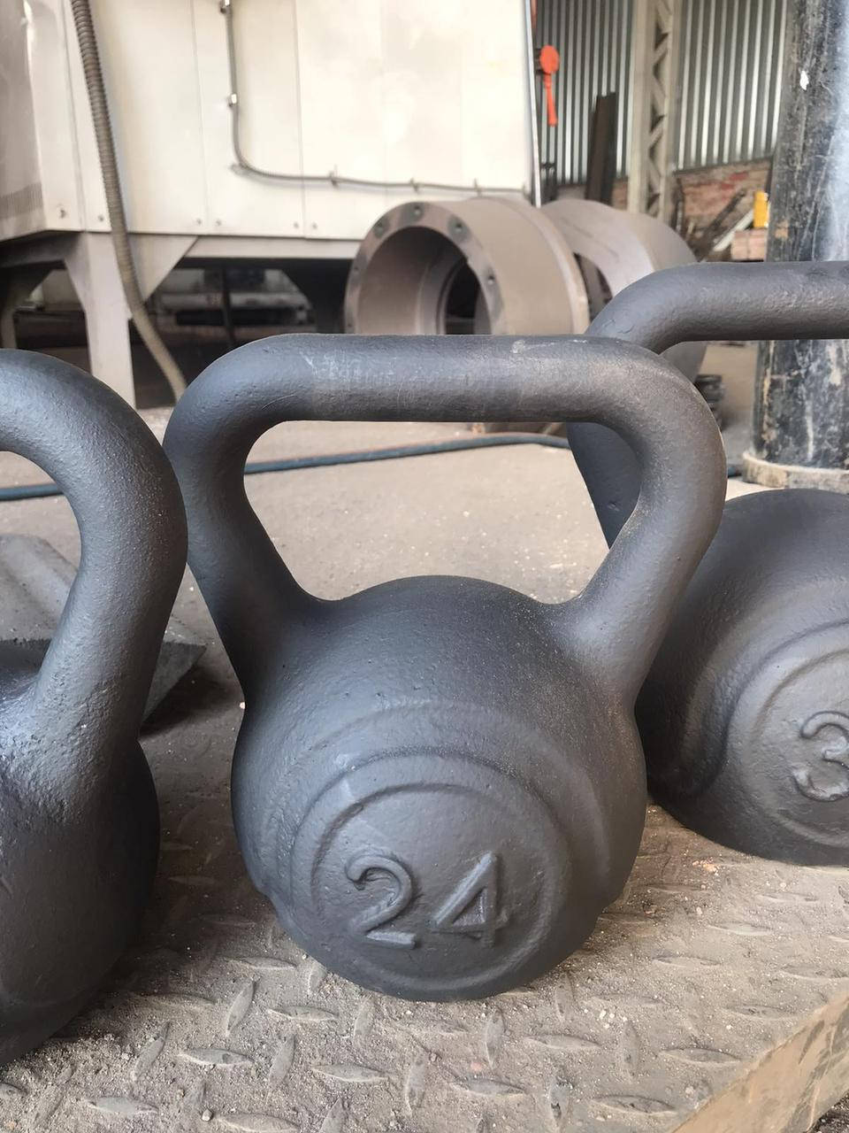 

Гиря чугунная 24кг кроссфит crossfit фитнесс, Черный