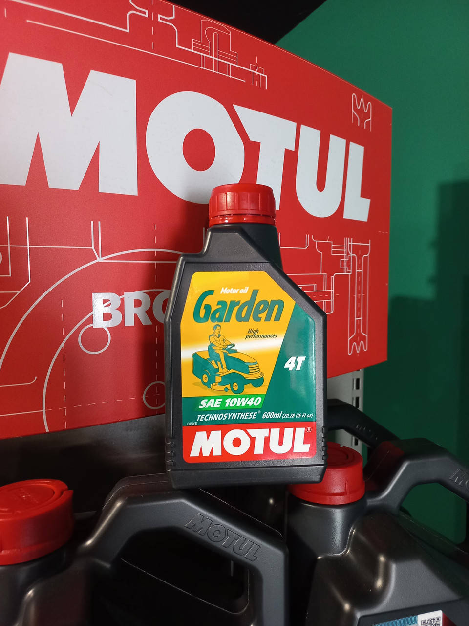 

Масло для 4-х тактных двигателей MOTUL / Garden 4T / 10W40 / 0,6 л