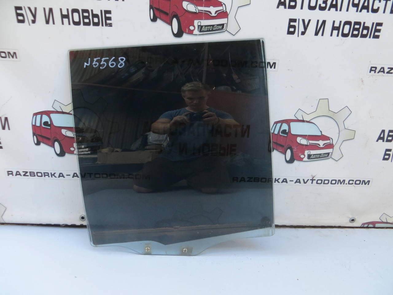 

Стекло задней правой двери Mitsubishi Pajero 2 (1991-1999) ОЕ: MR748657