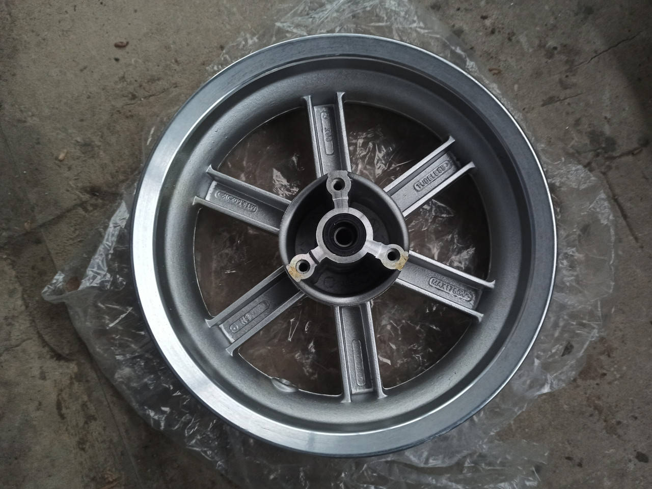 

Диск 12 на 6 лучей 3.50 передний скутер Race Grand Prix