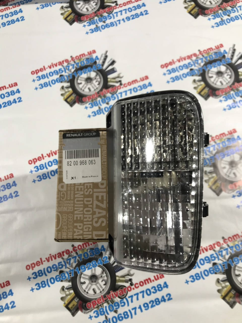 

Фонарь фара заднего хода правая Opel Vivaro 2010- оригинал