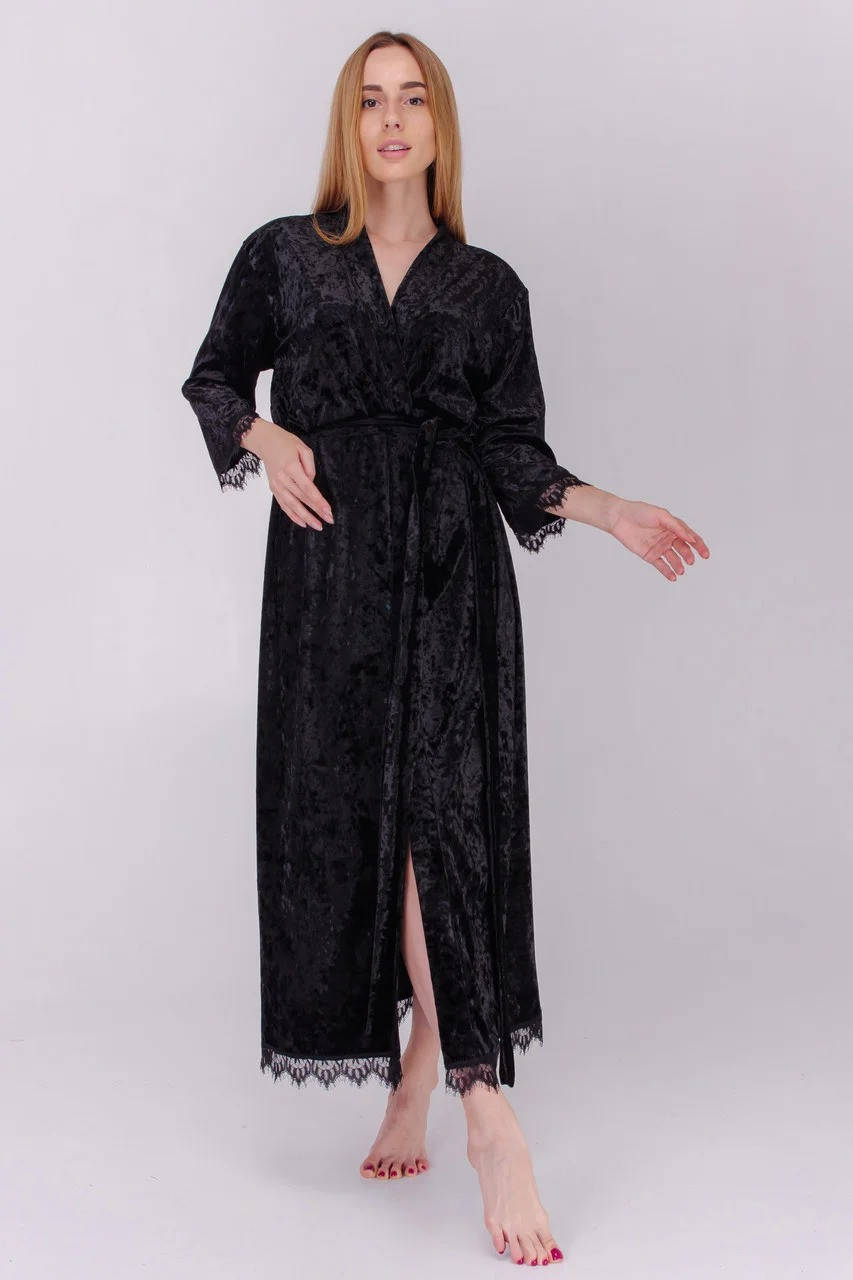 

Длинный бархатный халат с кружевом цвет черный