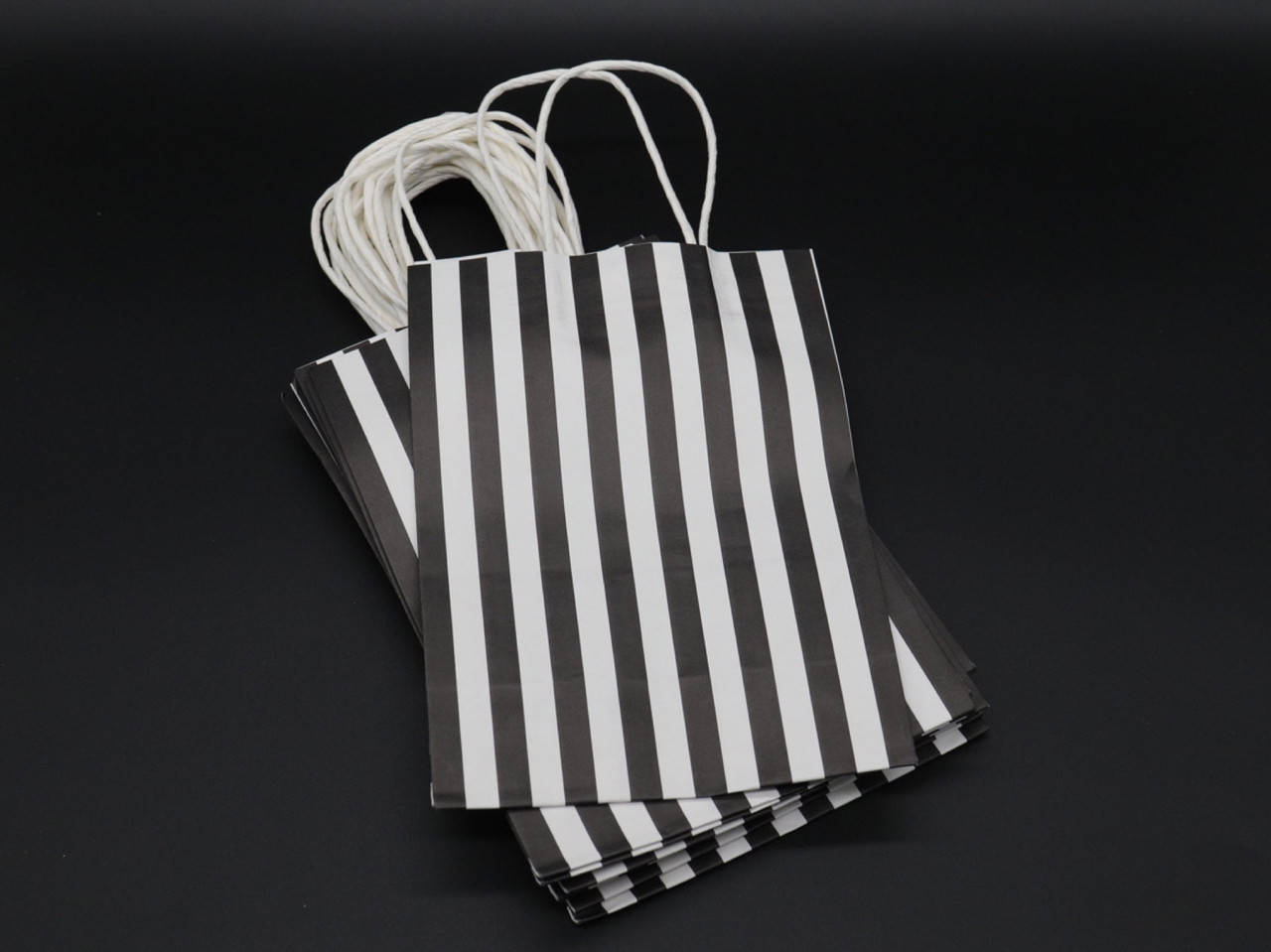 

Крафт-пакеты в полоску. Цвет черный. 15х8х21см