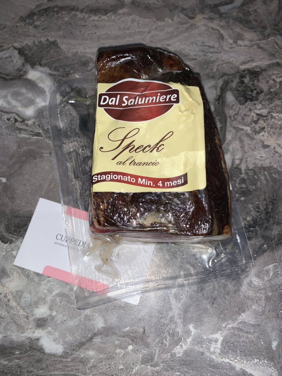 

Сыровялерое мясо Спек Speck Salumeo (Кусочки от 450 до 700 грм)