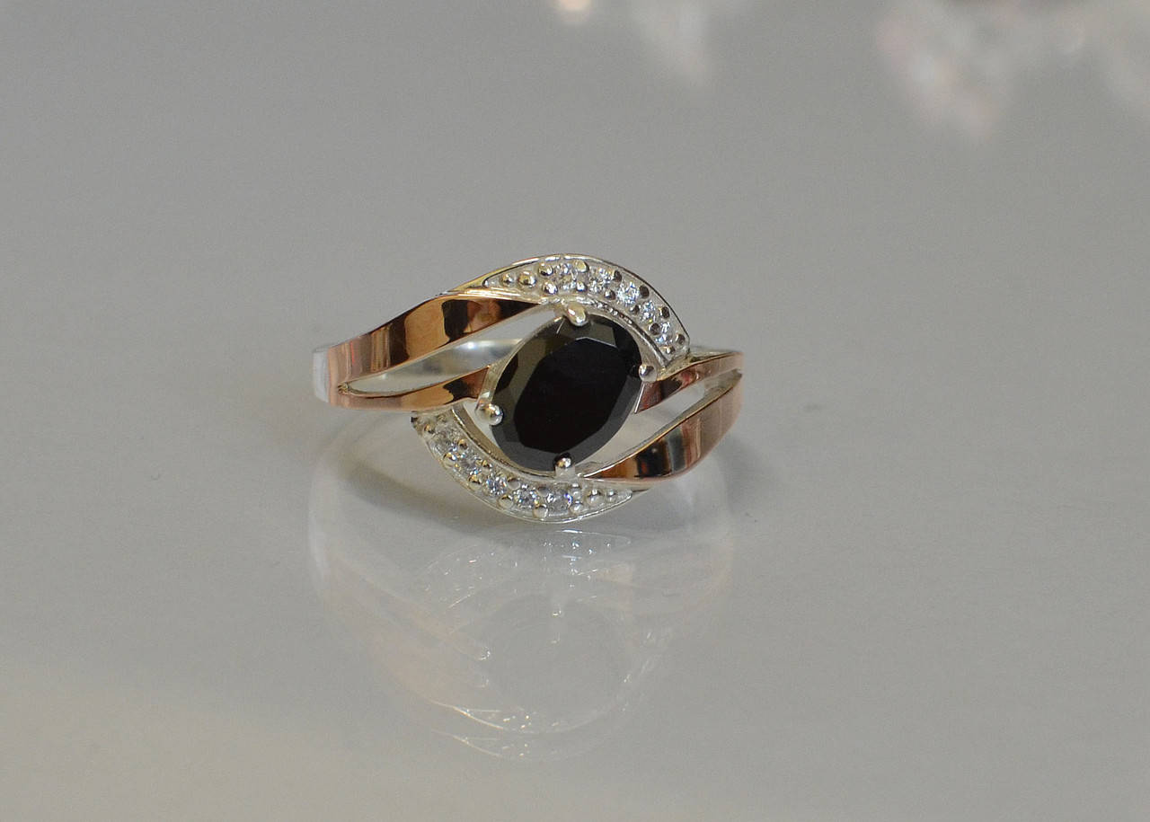 

Женское Серебряное Кольцо с Золотыми Вставками